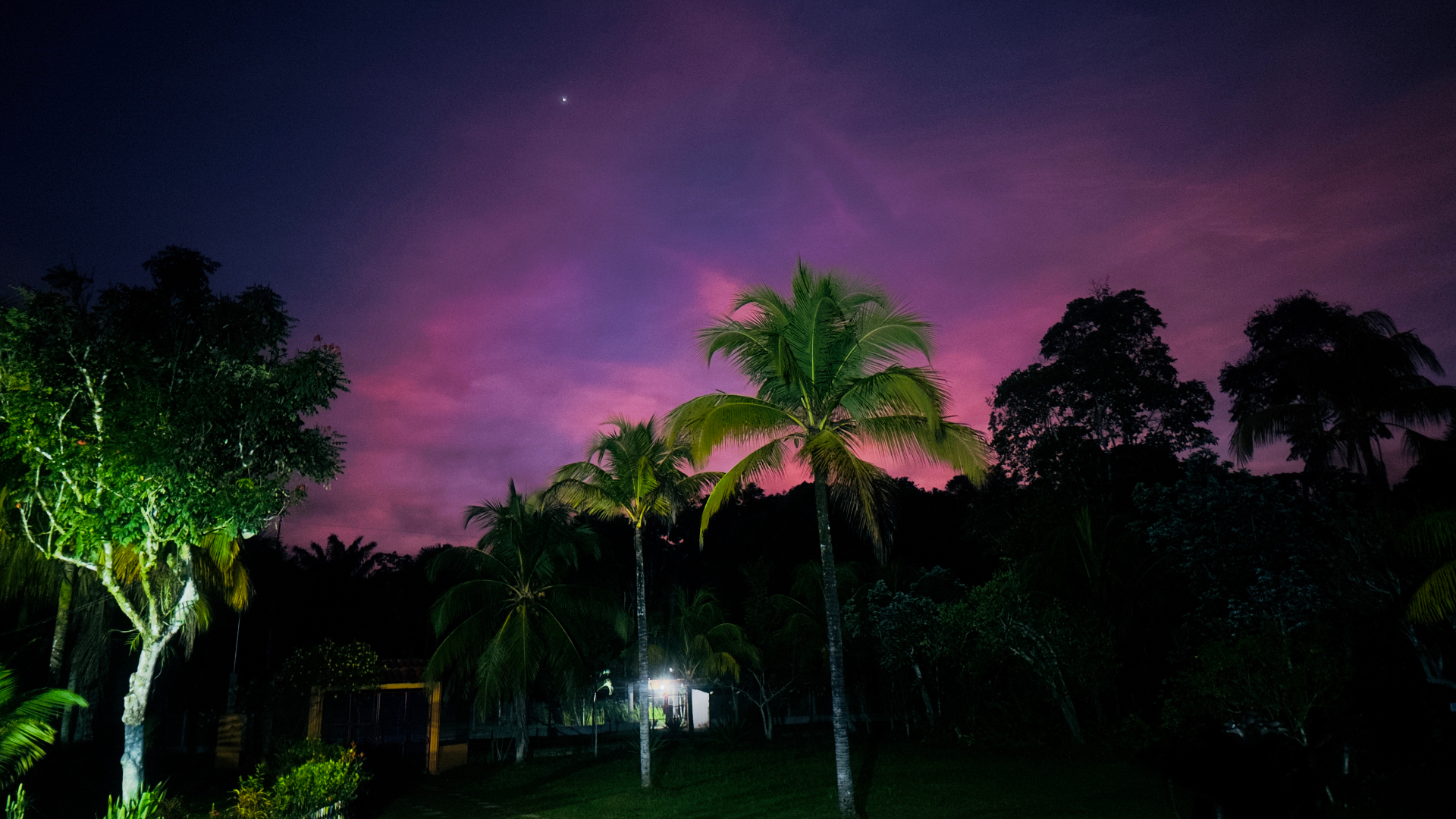 Atardecer en el río Amazonas